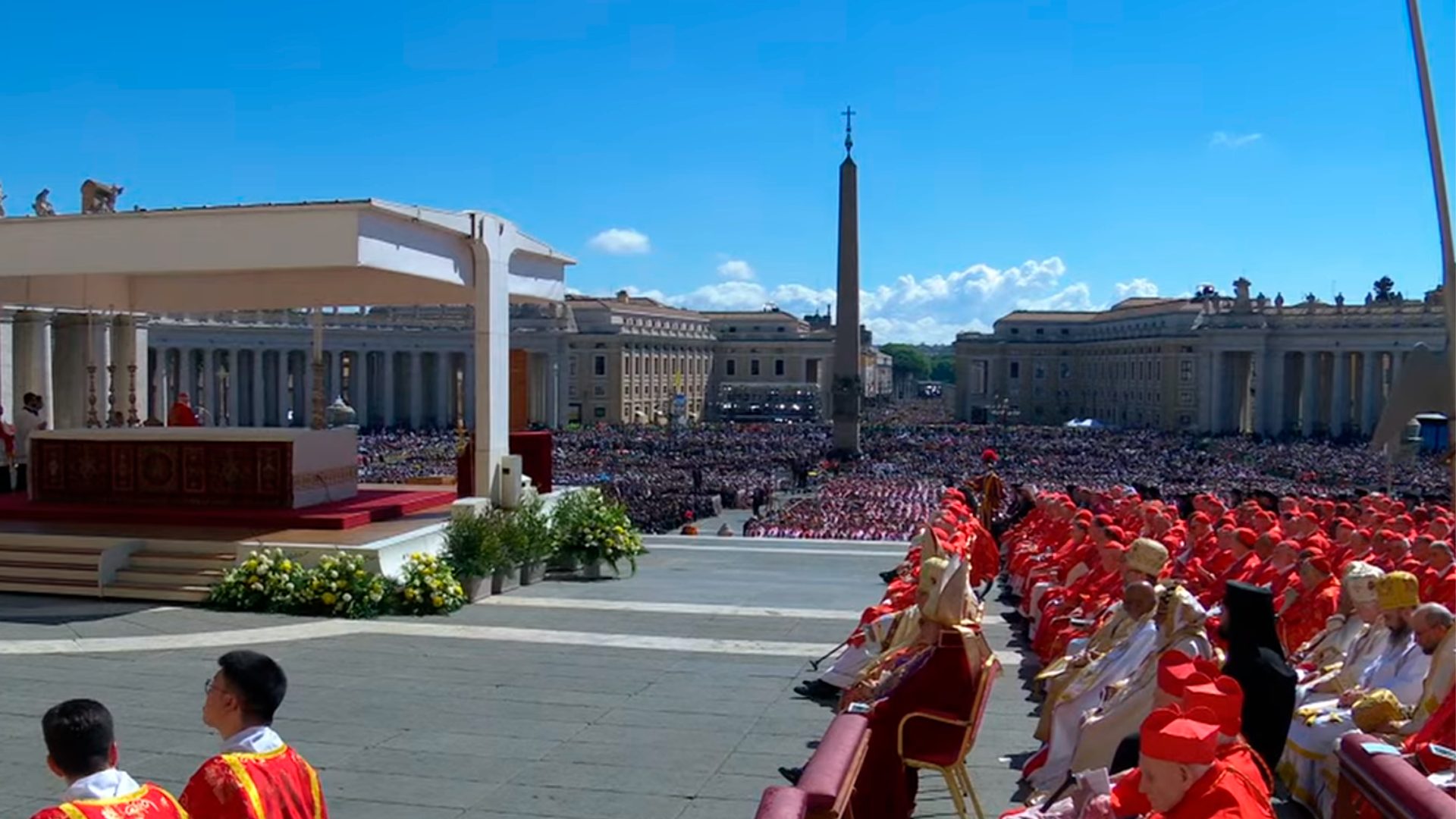Multidão se despede do Papa Francisco em funeral solene no Vaticano