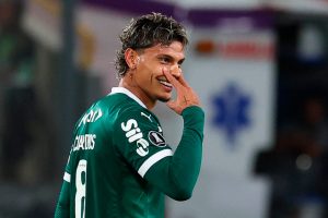 Palmeiras marca nos acréscimos e vence Sporting Cristal no Peru