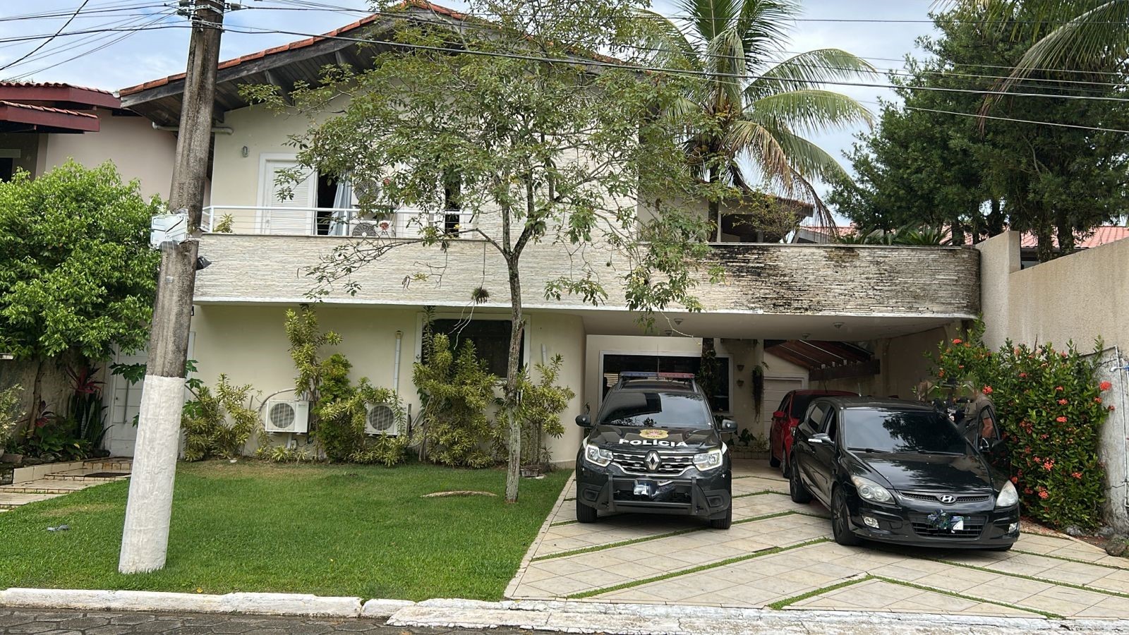 Polícia Civil estoura central de estelionato e prende 9 homens no Guarujá