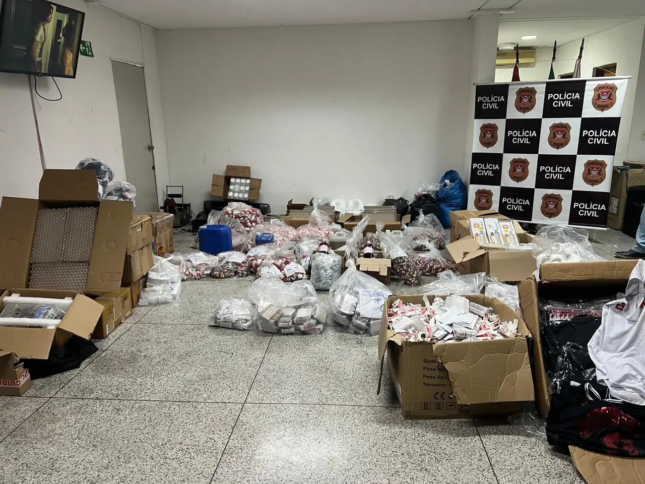 Polícia apreende quase 10 mil anabolizantes falsificados em fábrica clandestina