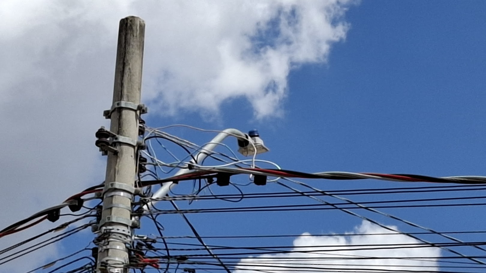 Postes apagados em 42 locais de Limeira vereador solicita manutenção urgente