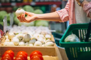 Preços dos alimentos cairão mais nas próximas semanas, diz ministro