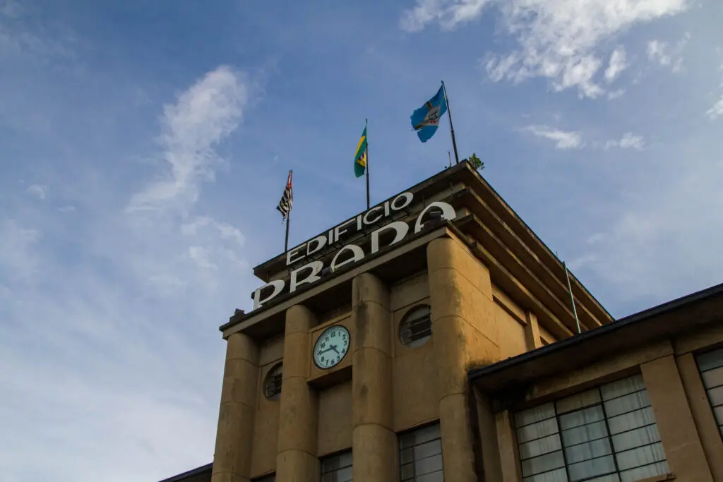 Prefeitura decreta luto após morte de Papa