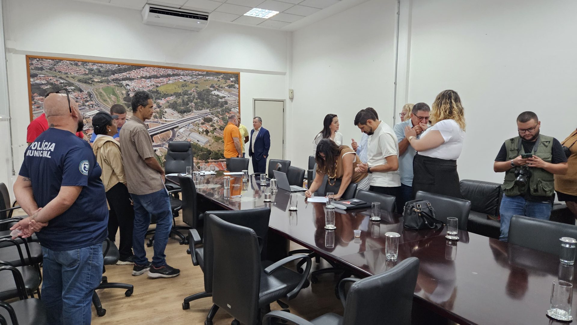 Prefeitura faz contraproposta aos servidores