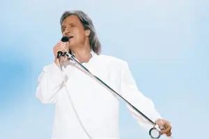Roberto Carlos, o 'Rei' da música romântica, completa 84 anos