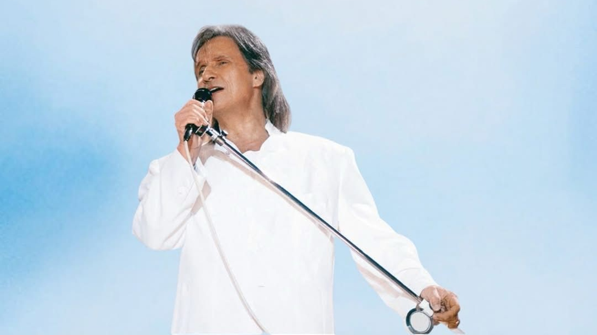 Roberto Carlos, o 'Rei' da música romântica, completa 84 anos