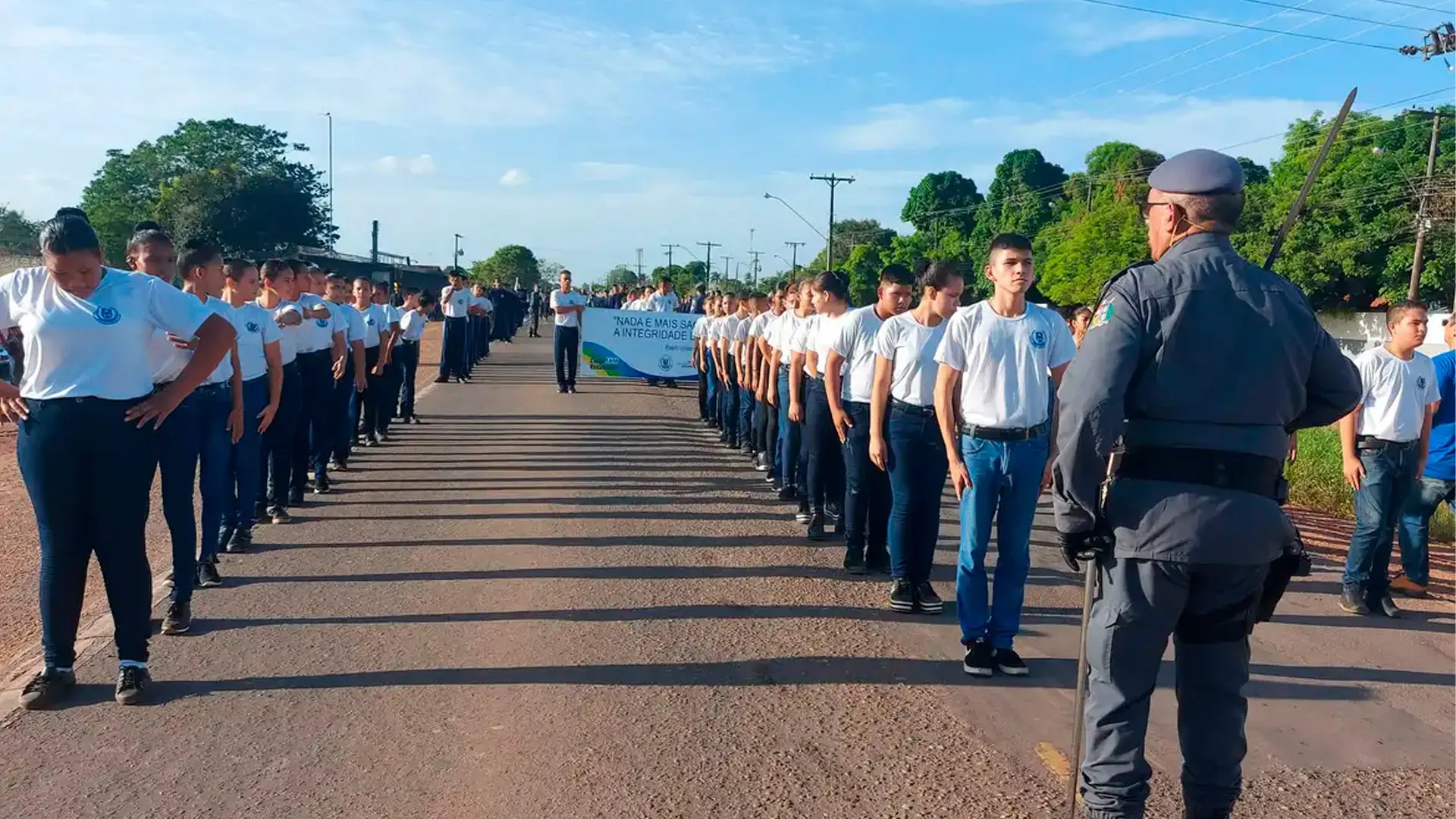 SP publica lista de escolas que podem aderir ao modelo cívico-militar