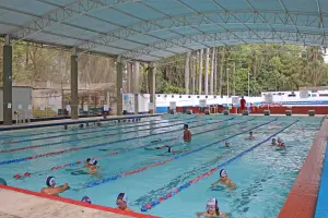 Secretário diz que aguarda empresa para solucionar aquecimento da piscina do Alberto Savoi