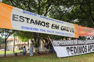 Sindsel apresenta nova proposta; governo se reúne com vereadores
