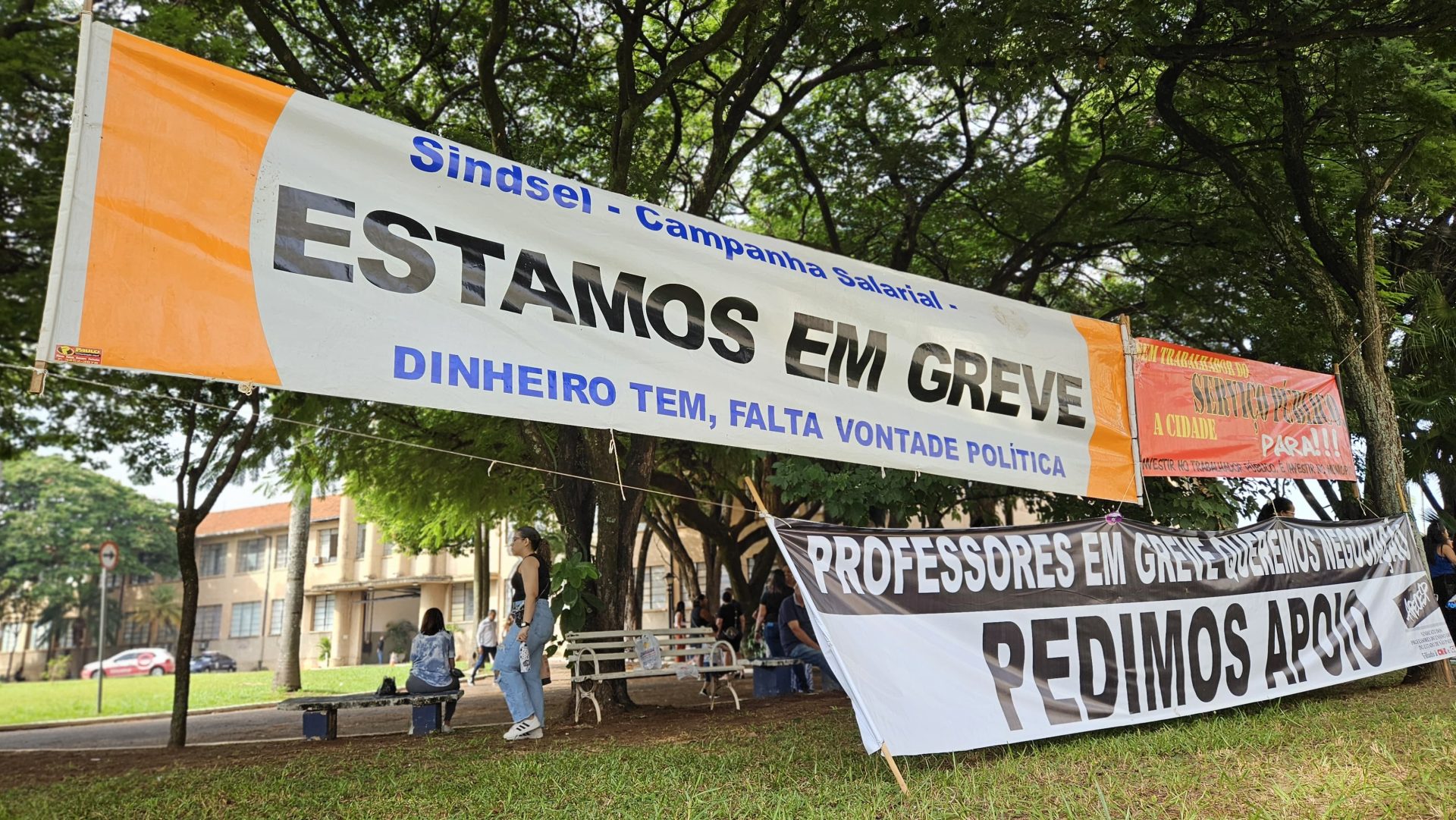Sindsel apresenta nova proposta; governo se reúne com vereadores