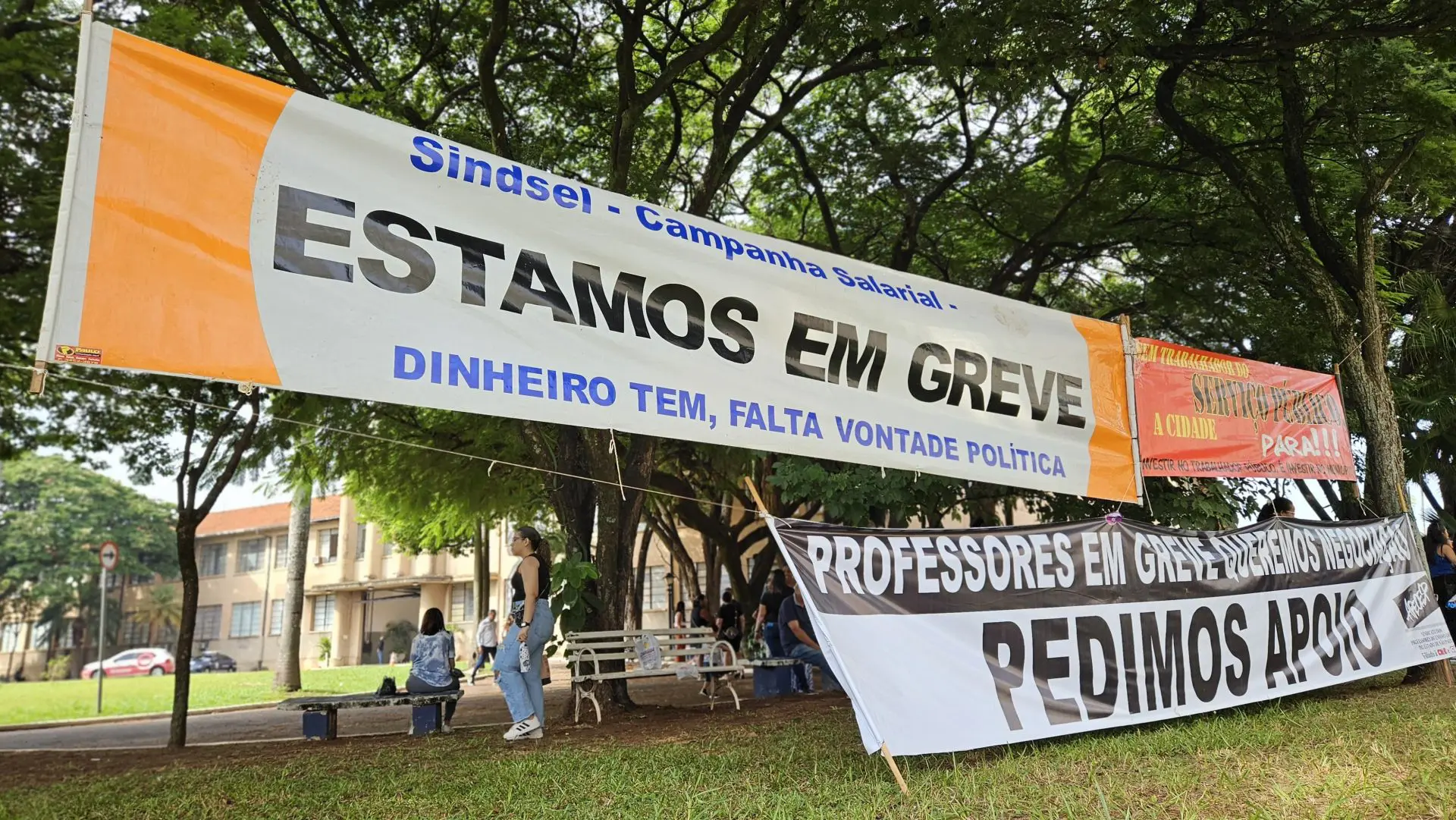 Sindsel apresenta nova proposta; governo se reúne com vereadores