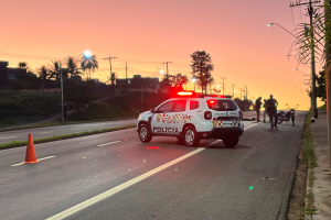 Após estouro de pneu, motociclista cai e garupa fica ferida em Limeira