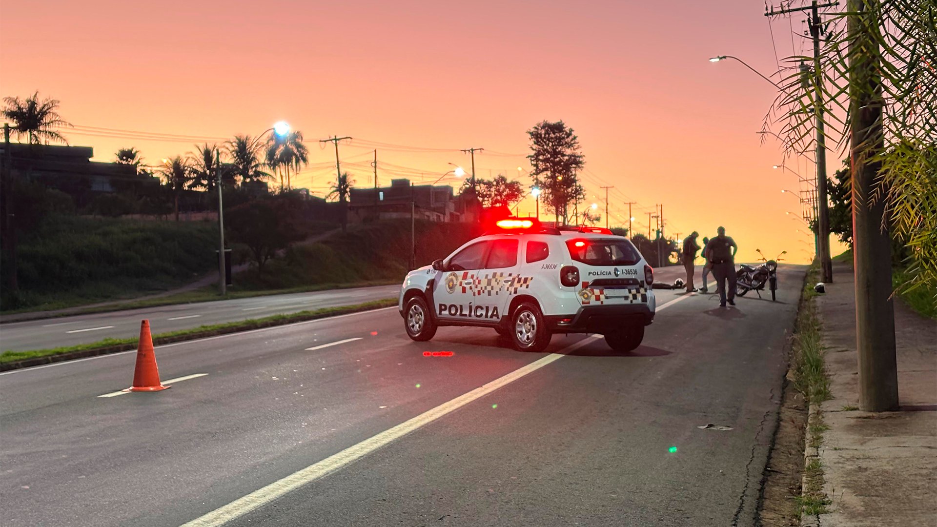 Após estouro de pneu, motociclista cai e garupa fica ferida em Limeira