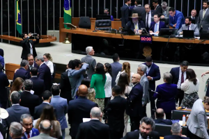 Câmara aprova projeto que reajusta salários de servidores públicos