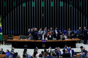 Câmara aprova urgência para PL que proíbe desconto automático no INSS