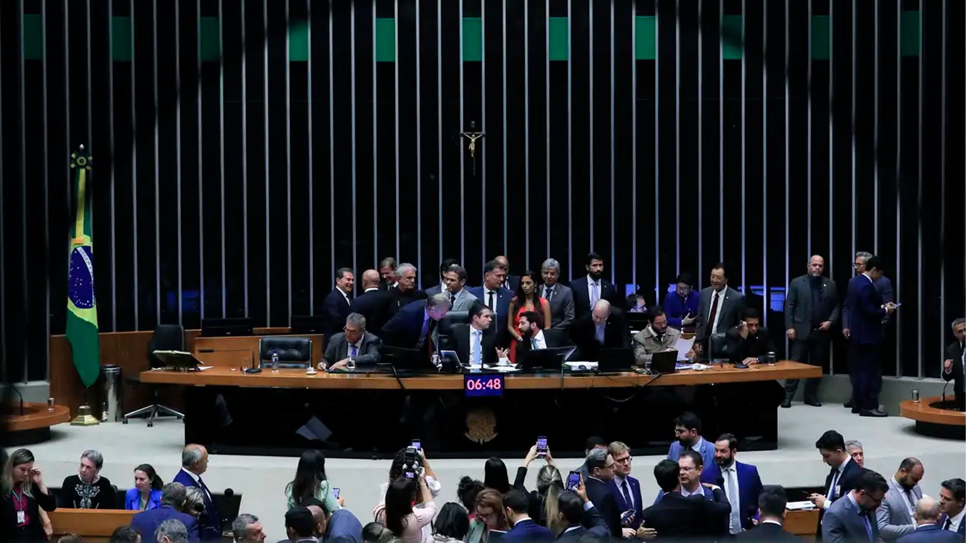 Câmara aprova urgência para PL que proíbe desconto automático no INSS