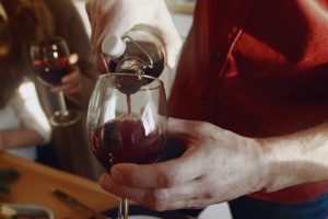 Consumo de álcool está associado a lesões cerebrais ligadas à demência