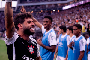 Corinthians vence Clássico Alvinegro e Palmeiras abre vantagem na ponta