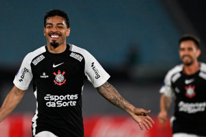 Corinthians vence o Racing-URU e assume a vice-liderança do Grupo C
