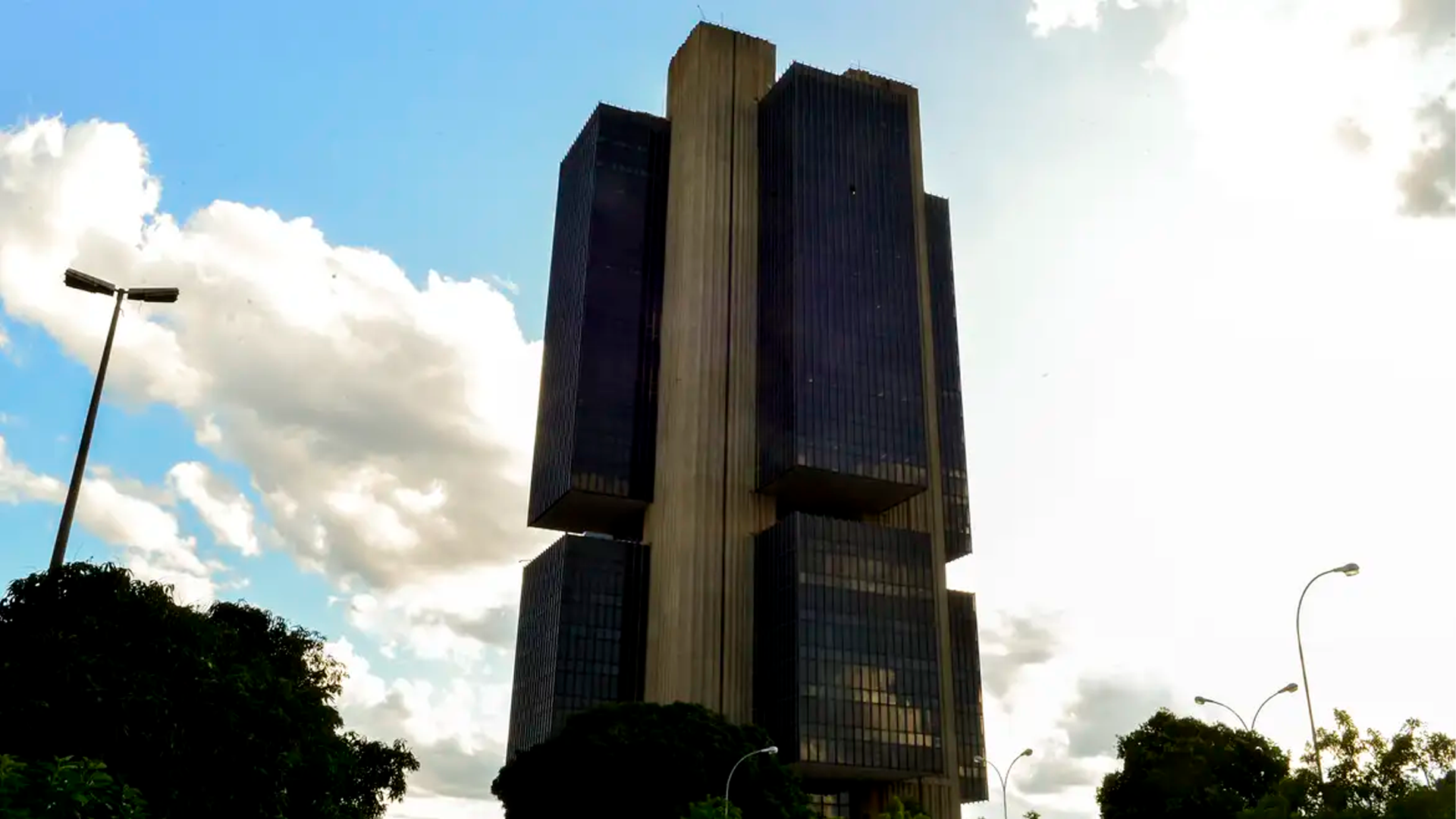 Entidades do setor produtivo criticam aumento da Selic