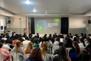 Fábrica de Inovação promove palestra a 870 alunos na EE Perches Lordello, em Limeira