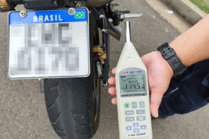 Fiscalização em Limeira apreende moto com escapamento barulhento no Jd. Marajoara