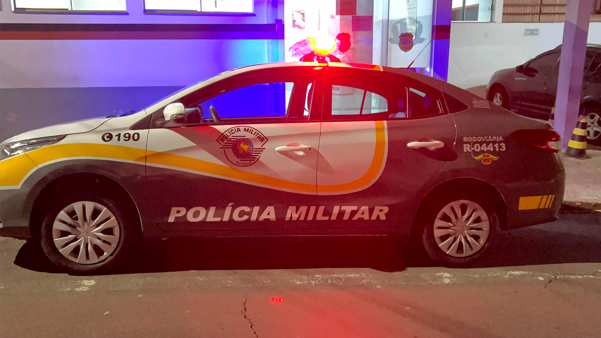 Homem é detido após xingar policiais em ônibus na Rodovia Anhanguera