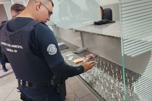 Homem é preso por tráfico de drogas no bairro Abílio Pedro, em Limeira