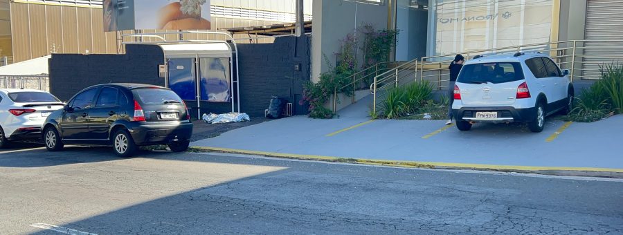 Idoso morre após sofrer parada cardiorrespiratória em ponto de ônibus no Jardim Glória