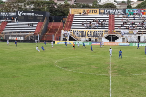 Independente luta, mas é derrotado pelo Guarulhos no Pradão pela Bezinha