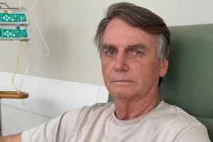 Jair Bolsonaro tem alta após três semanas internado em Brasília