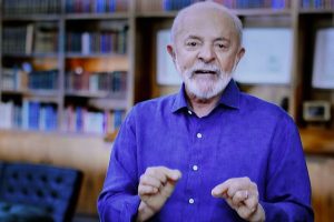 Lula defende debate sobre fim da escala 6×1 e aborda fraude no INSS
