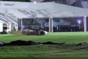 MC Ryan SP dá cavalo de pau com Lamborghini e estraga gramado do XV em Piracicaba