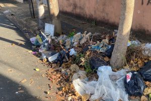 Moradores do Boa Vista enfrentam abandono e sujeira na Rua São Paulo, em Limeira