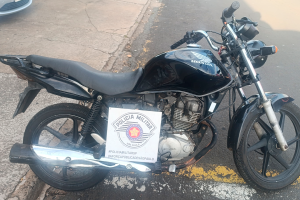 Moto furtada é localizada em ferro-velho no Jd. Pérola, em Limeira