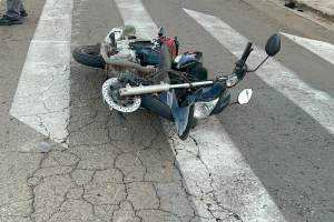 Motociclista não respeita pare e atinge veículo no Anel Viário, em Limeira