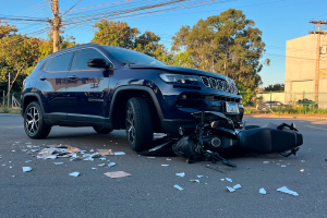 Motorista avança preferencial e atinge moto em rotatória no Egisto Ragazzo, em Limeira
