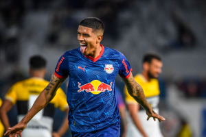 Palmeiras e Red Bull Bragantino avançam e Santos acaba eliminado