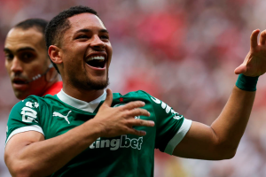 Palmeiras vence o Vasco e briga por liderança; Santos é derrotado