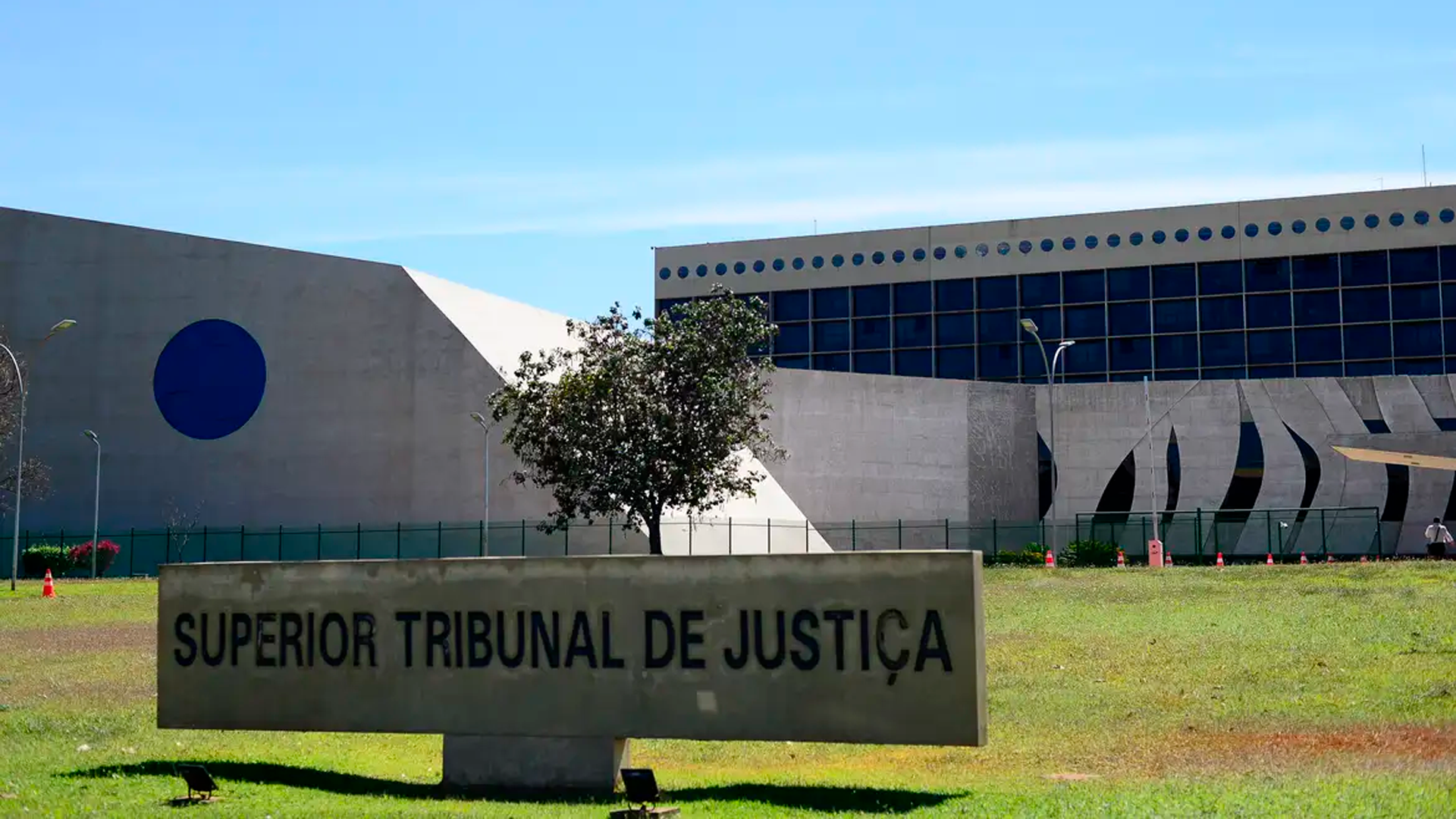 STJ autoriza mudança de registro civil para gênero neutro