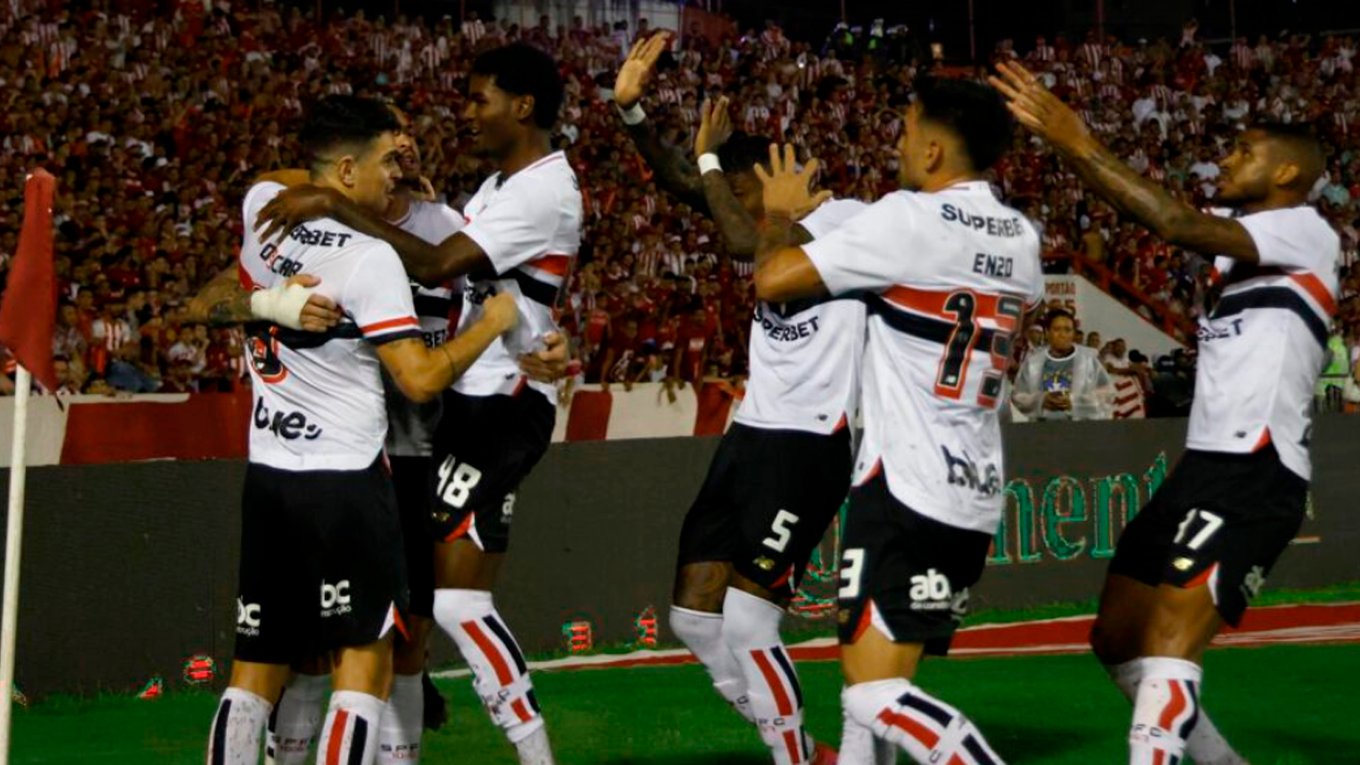 São Paulo volta a vencer Náutico e avança para oitavas de final