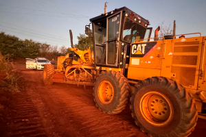 Trator roubado em Araras é encontrado às margens da Rodovia Limeira-Cordeirópolis