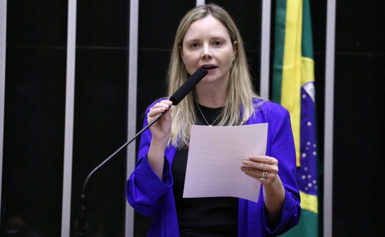 dani cunha Câmara aprova projeto que amplia número de deputados