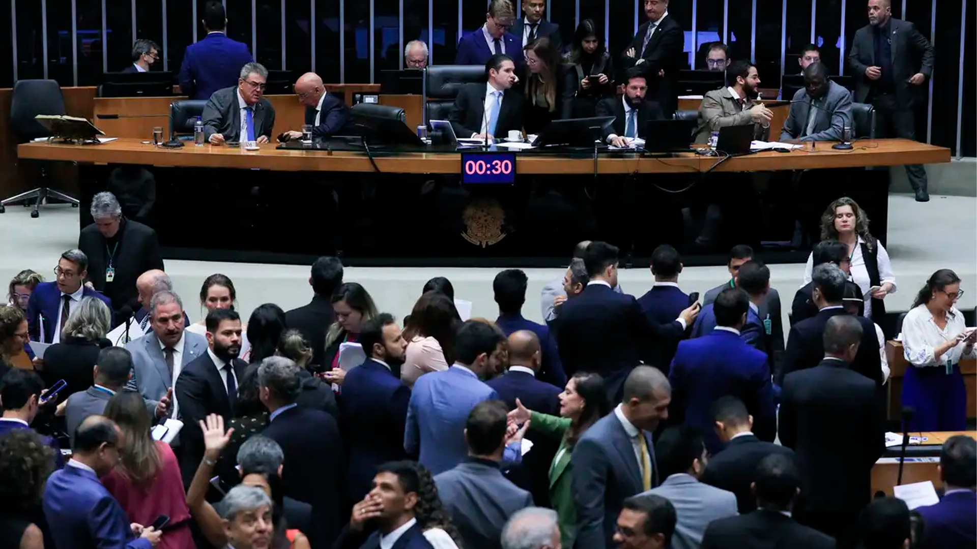 Câmara aprova urgência para suspender decreto do IOF