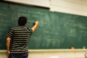 Casos de afastamento por saúde mental disparam 122% entre profissionais da educação em Limeira