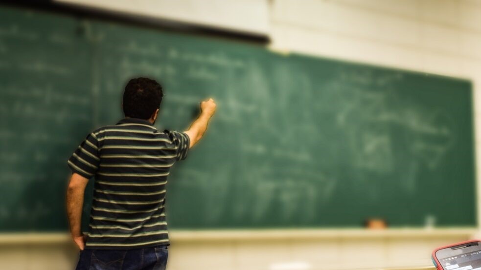 Casos de afastamento por saúde mental disparam 122% entre profissionais da educação em Limeira