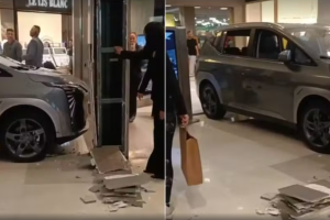 Criança entra em carro de luxo exposto em shopping e colide com vitrine de joalheria 2