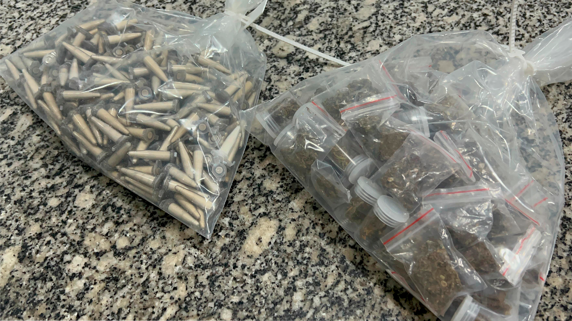 Dois homens são presos com mais de 300 porções de drogas no Profilurb, em Limeira