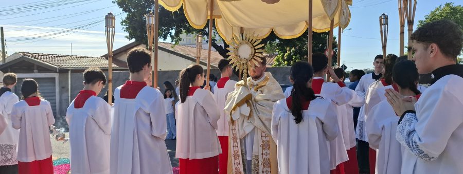 Fé e tradição procissão de Corpus Christi reúne fiéis no Parque Novo Mundo, em Limeira