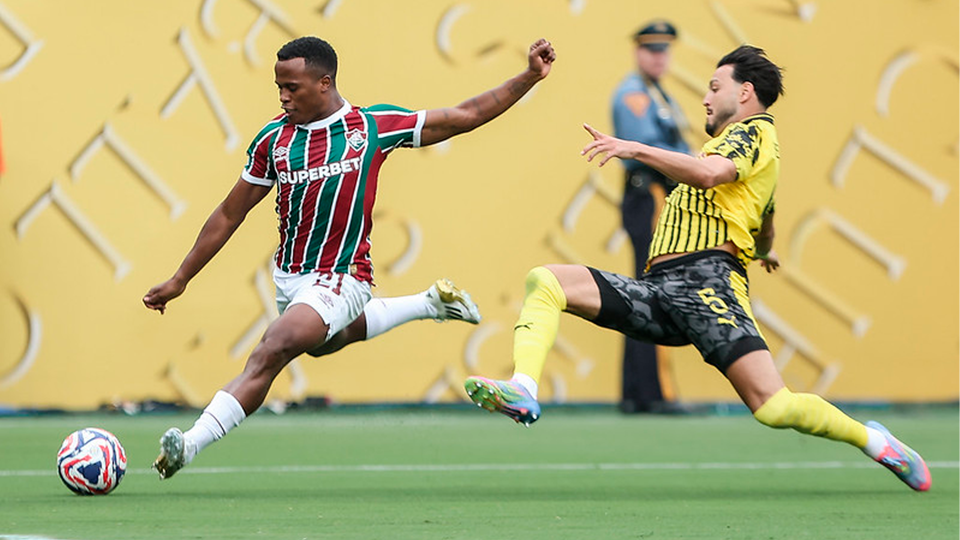 Fluminense domina Borussia Dortmund, mas estreia com empate sem gols